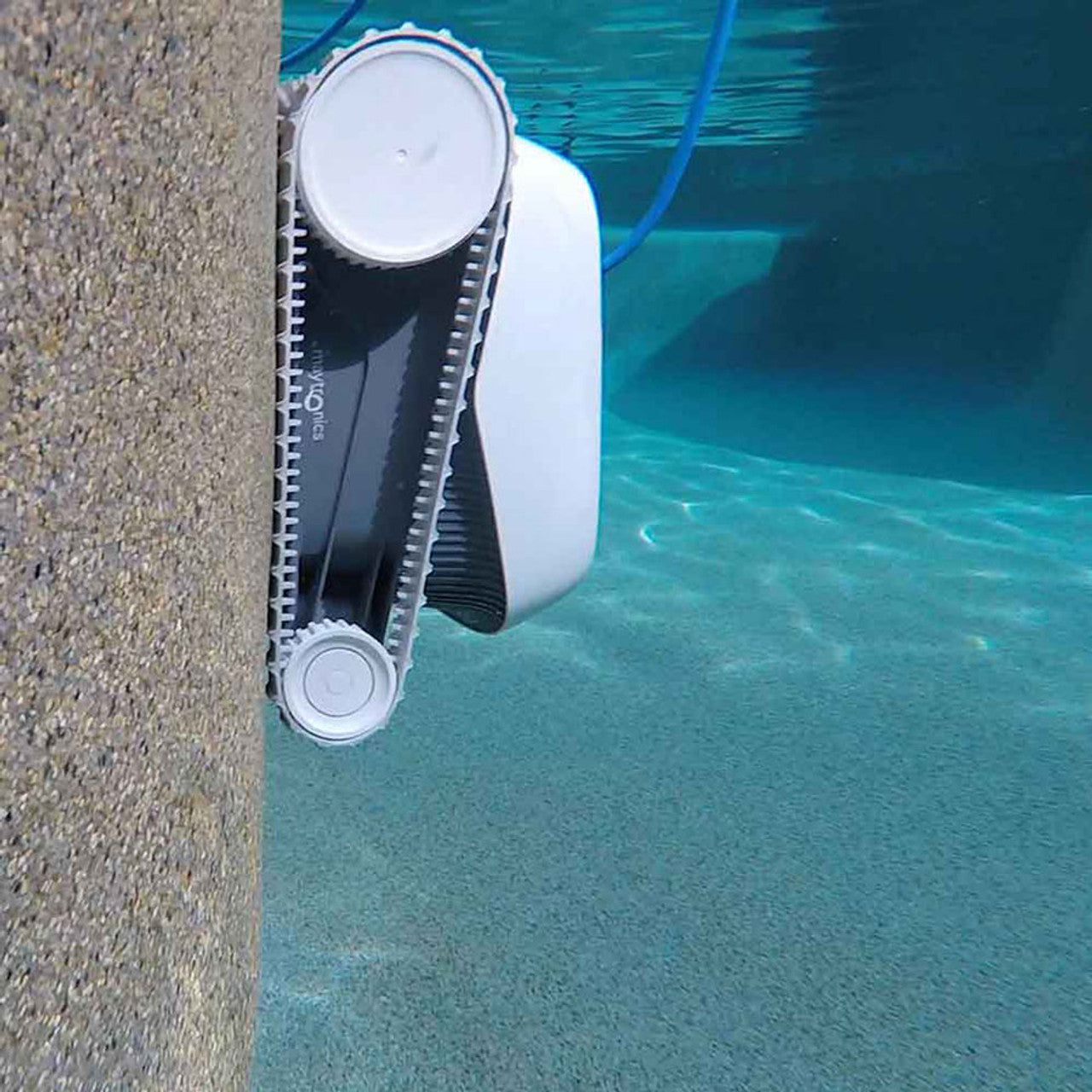 Provides floor and wall coverage, making your whole pool exceptionally clean