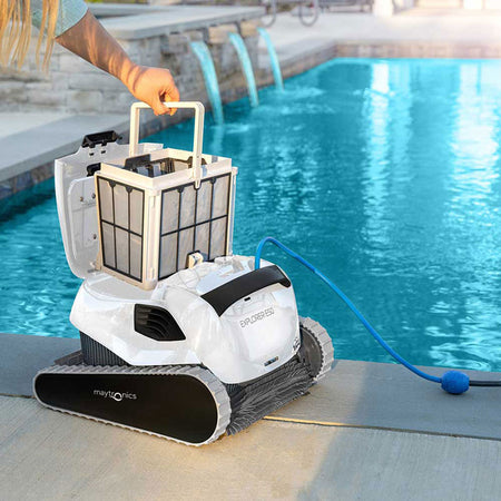 Bringing the power of the cloud to Maytronics E50 robotic pool cleaner.